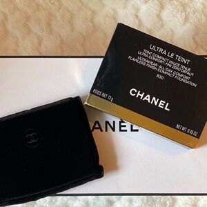 CHANEL Ultra Le Teint Compact in B30